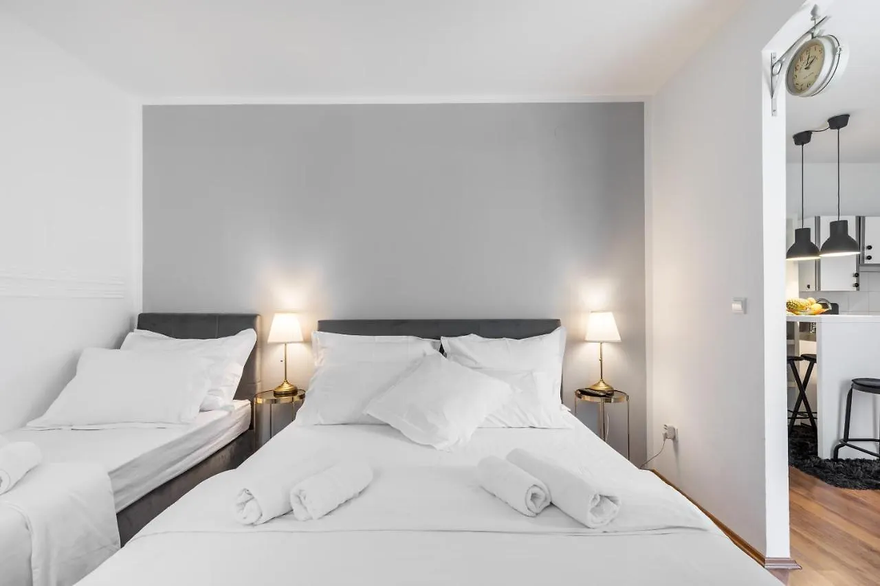 Chic Apartment Steps From Diocletian'S Palace Split 0*,