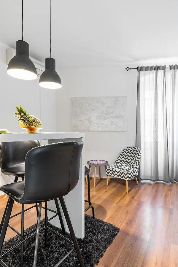 Chic Apartment Steps From Diocletian'S Palace Split