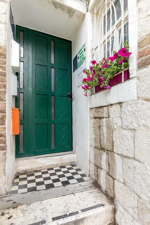 Chic Apartment Steps From Diocletian'S Palace Split