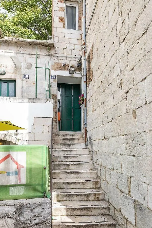 Chic Apartment Steps From Diocletian'S Palace Split