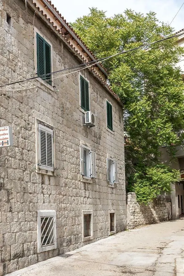 Chic Apartment Steps From Diocletian'S Palace Split